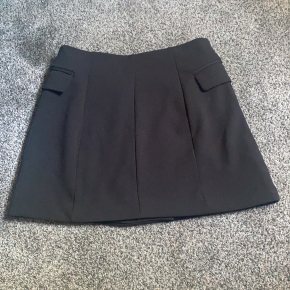 Small black mini skirt with buttons - Picture 5 of 5